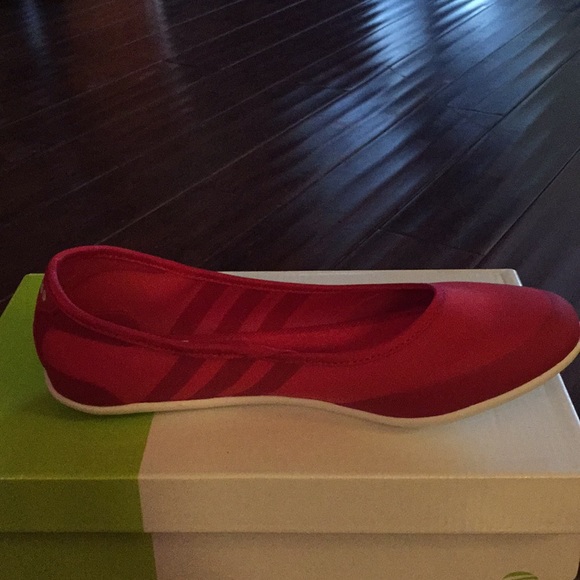New adidas flats - Picture 3 of 3